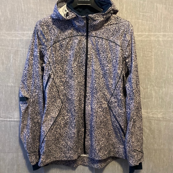 lululemon athletica Jackets & Blazers - Iike new size 10 lululemon lightweight raincoat cute